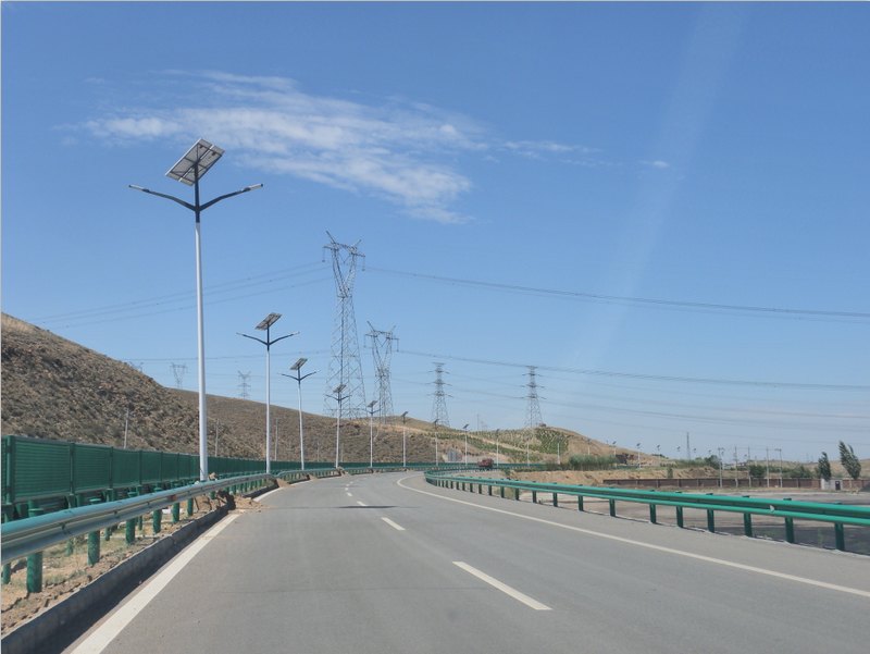 太陽能路燈價格關(guān)注的時候要注意什么？